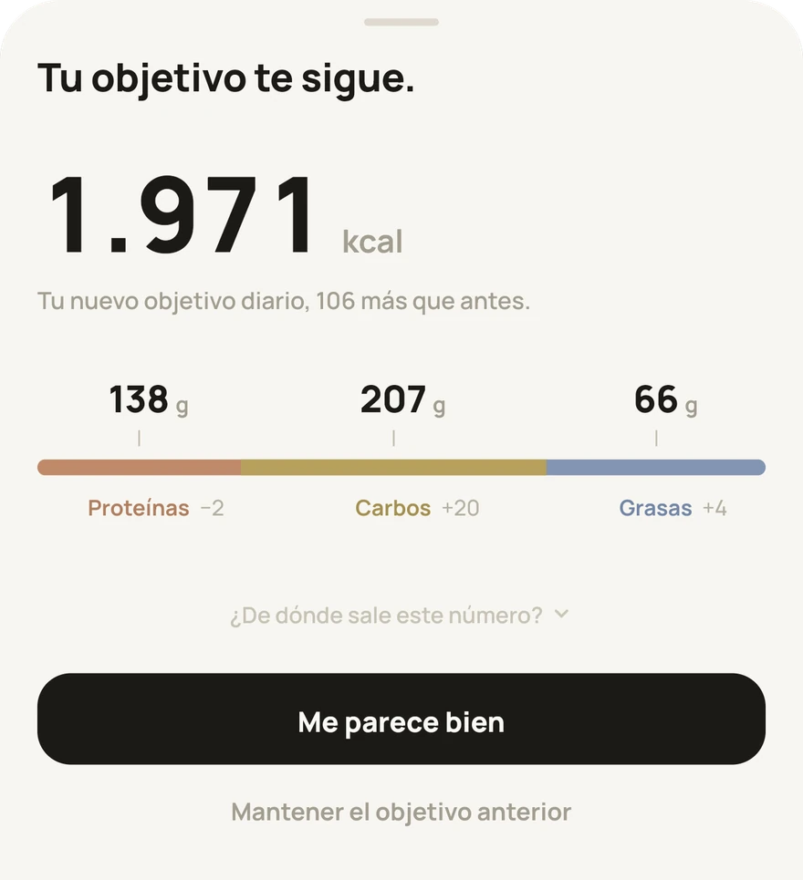 El nuevo objetivo propuesto, con el reparto de macros debajo, y un botón para aceptarlo.