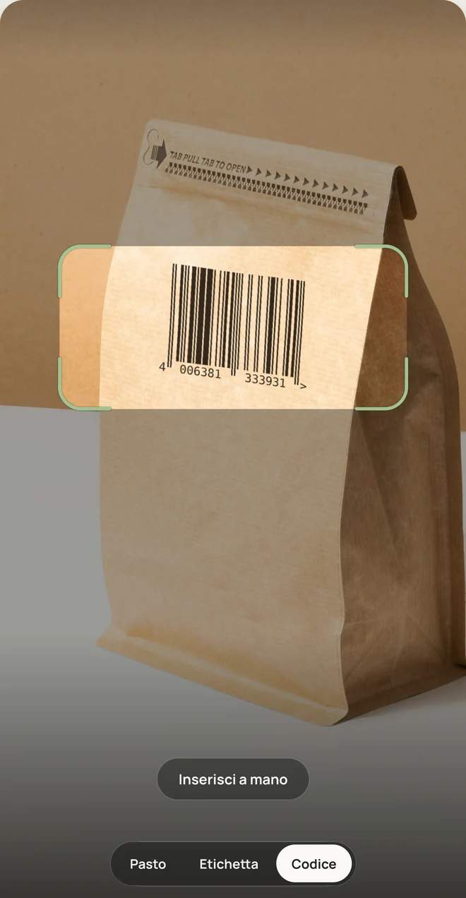 Lo scanner che legge il codice a barre su un sacchetto di carta.